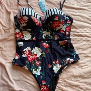 Cupshe one-piece bathing suit ❤️
